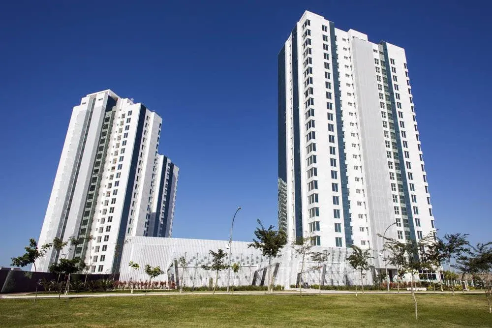 Fachada das torres do Riserva Golf, na Av. das Américas