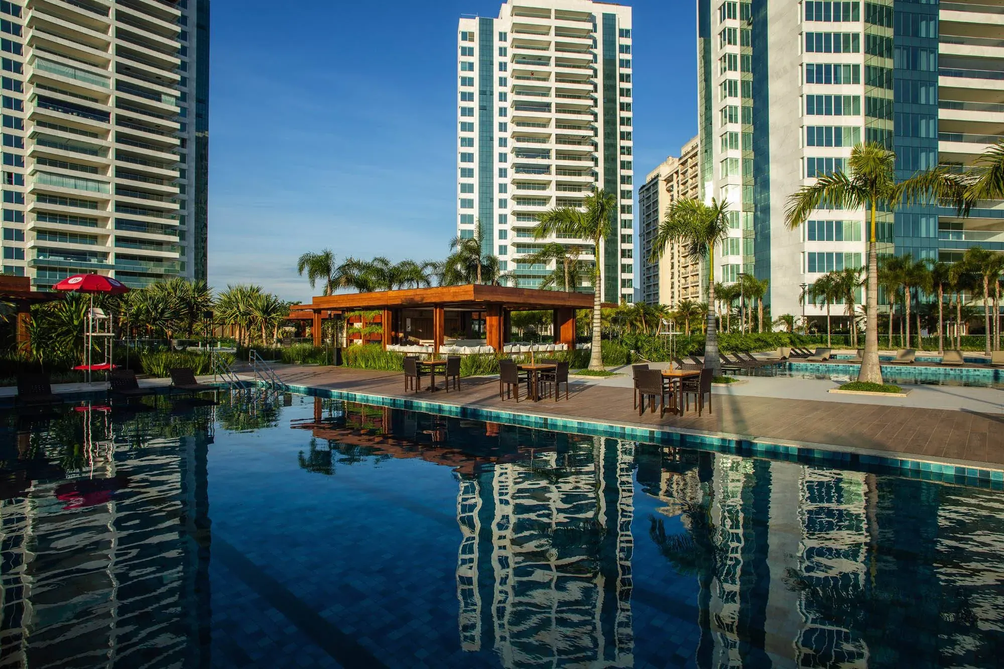 Piscina e torres — Riserva Golf