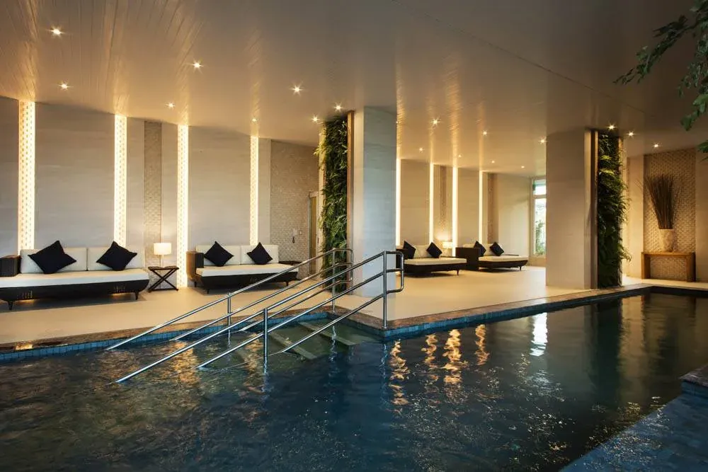 Piscina indoor — Riserva Golf